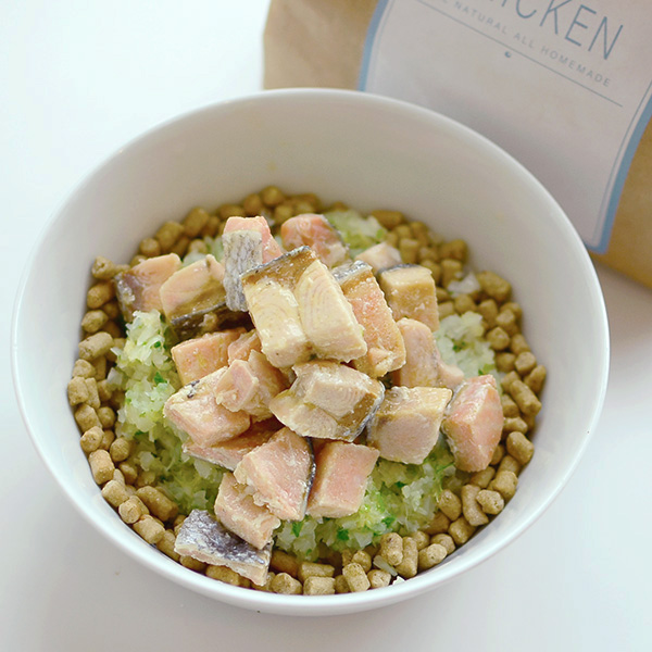 グリルドサーモンとコールスロー